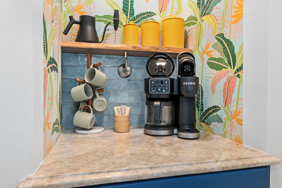 Start every vacation day with your favorite cup.