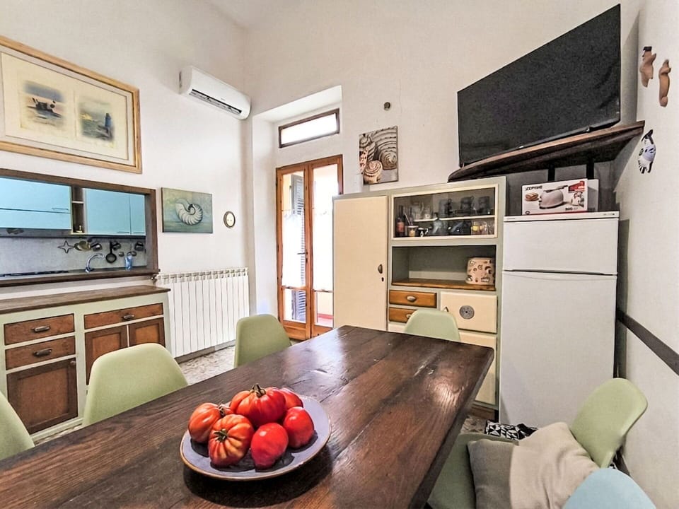 Furniture, Interior Design, Wood, Flooring, Floor, Lighting, Room, Apartment, Home, Picture Frame