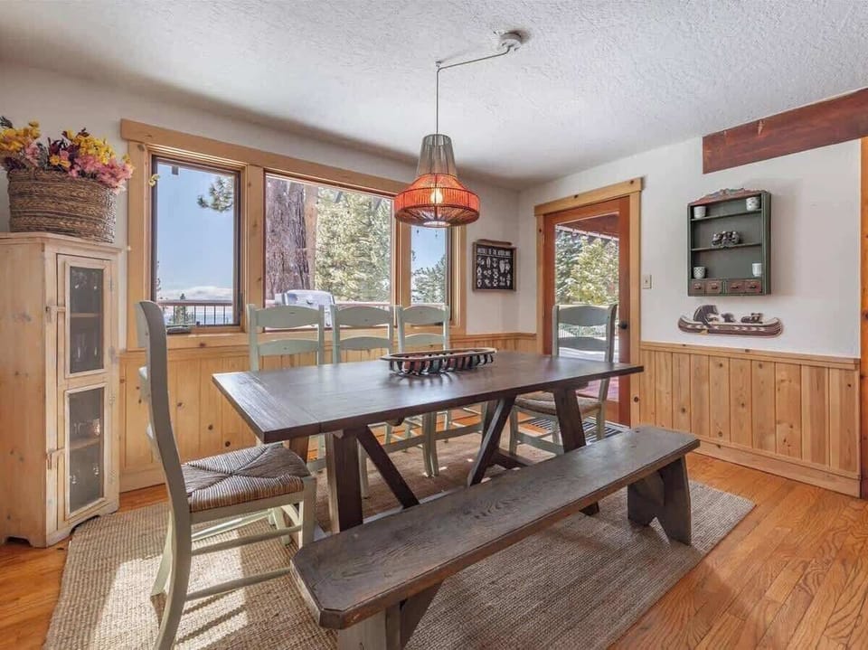 Dining area: Dining table with seating for 8, 3 barstools