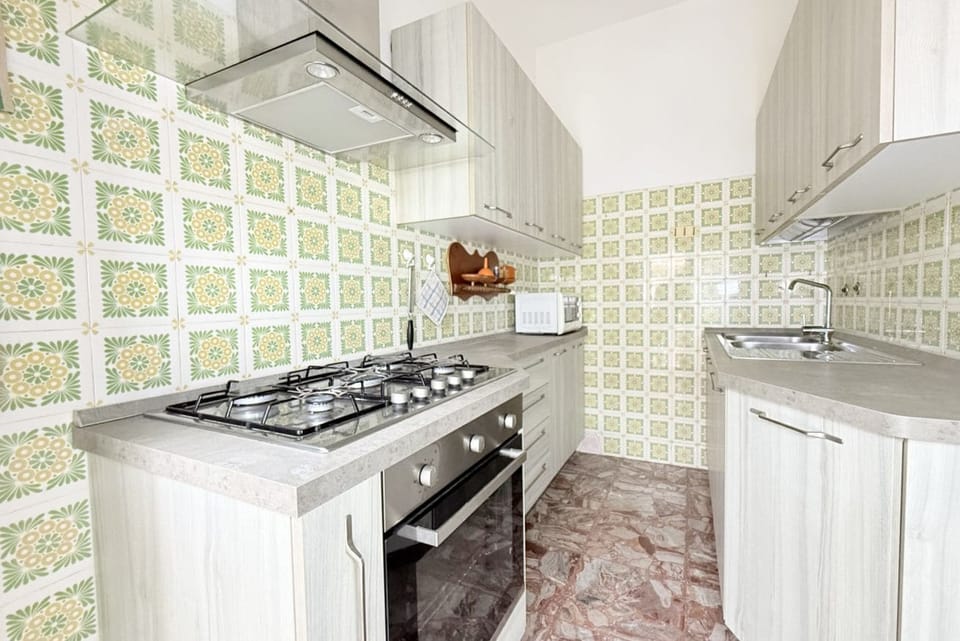 Fridge, dishwasher