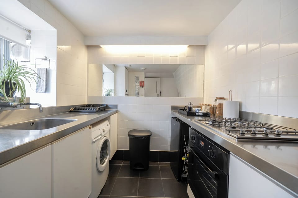 Fridge, microwave, oven