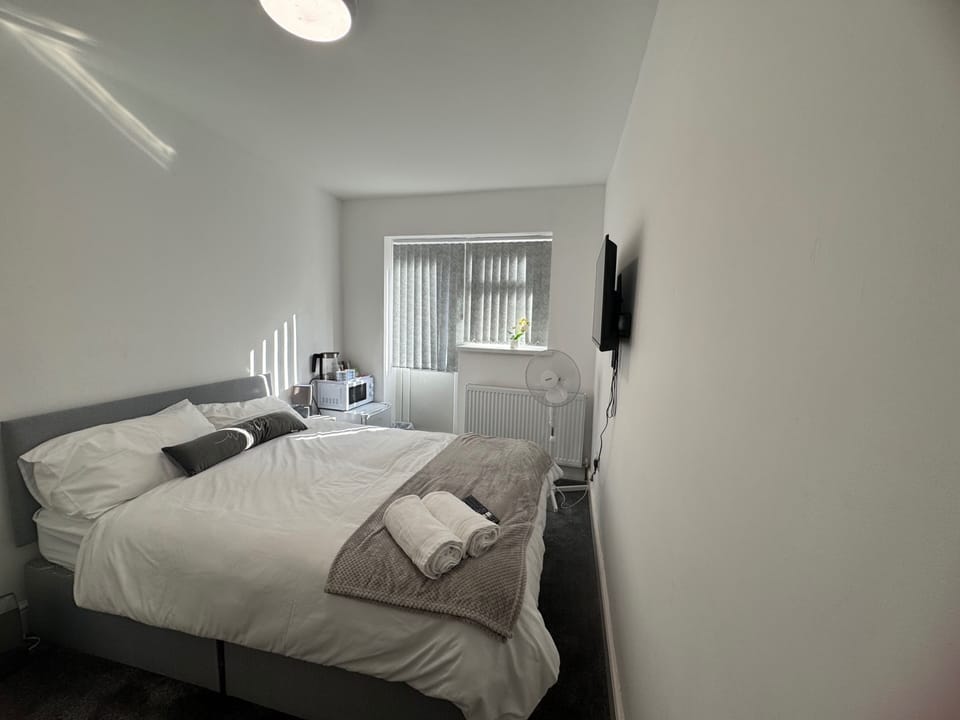 Iron/ironing board, WiFi (free), bed sheets