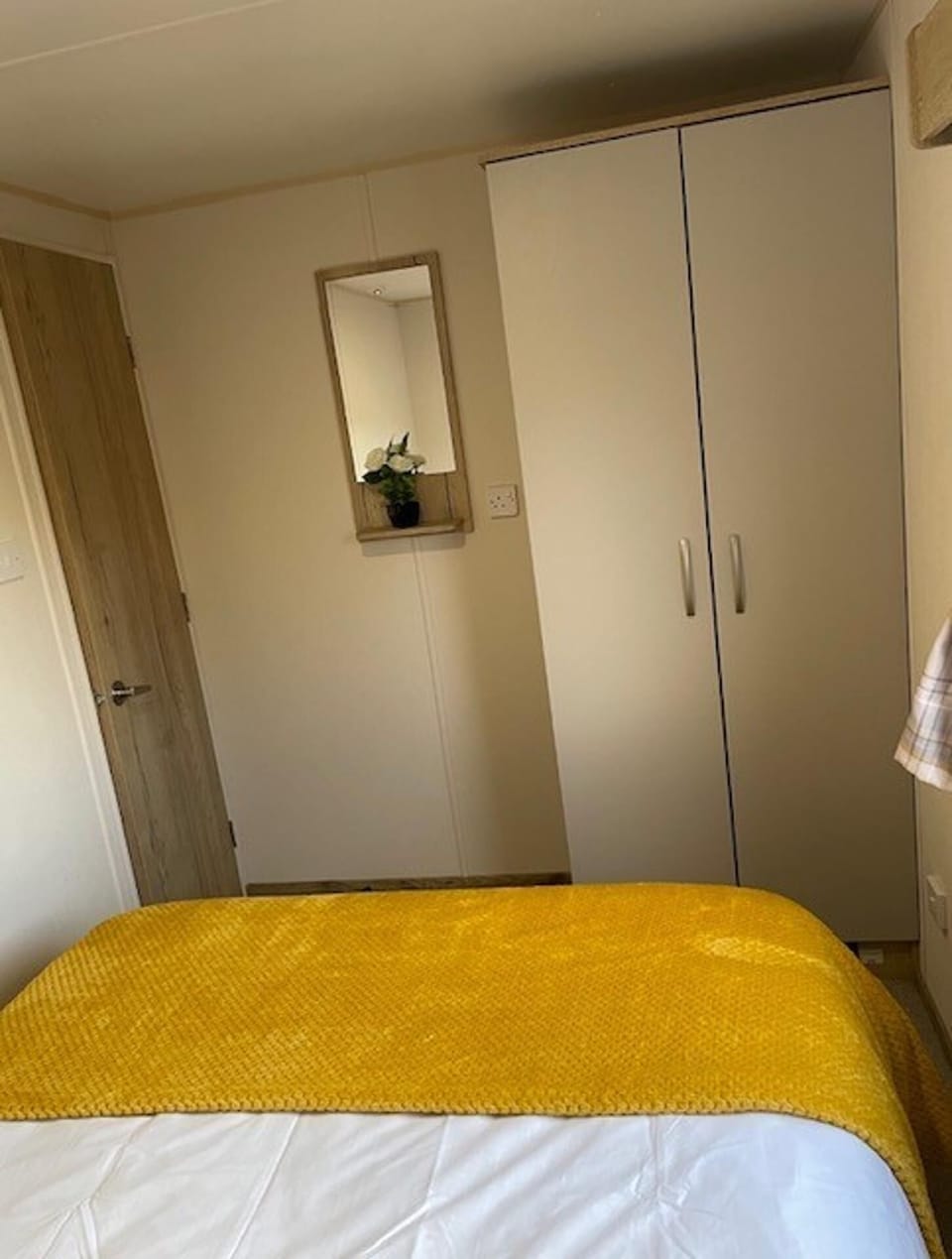 3 bedrooms, iron/ironing board, WiFi (free), bed sheets