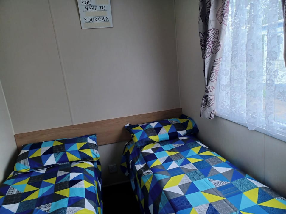 3 bedrooms, iron/ironing board, WiFi (free), bed sheets