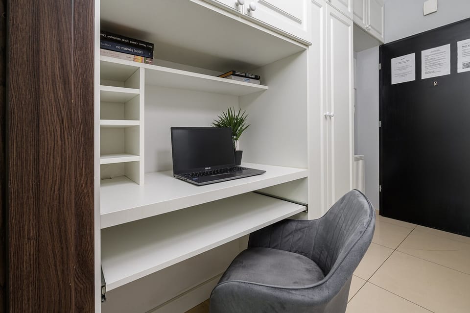 Classic Apartment, Balcony, Courtyard View | Hypo-allergenic bedding available, iron/ironing board, cribs (surcharge)