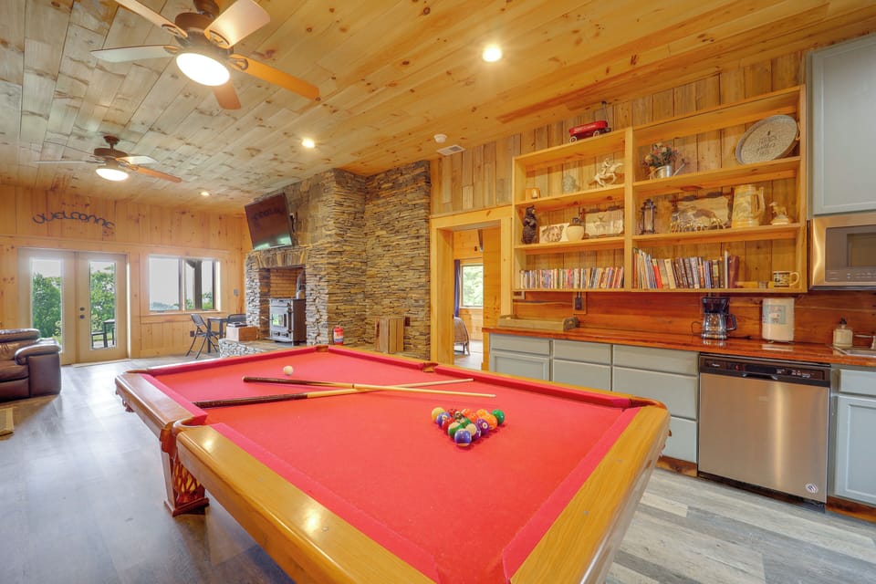 House (5 Bedrooms) | Interior