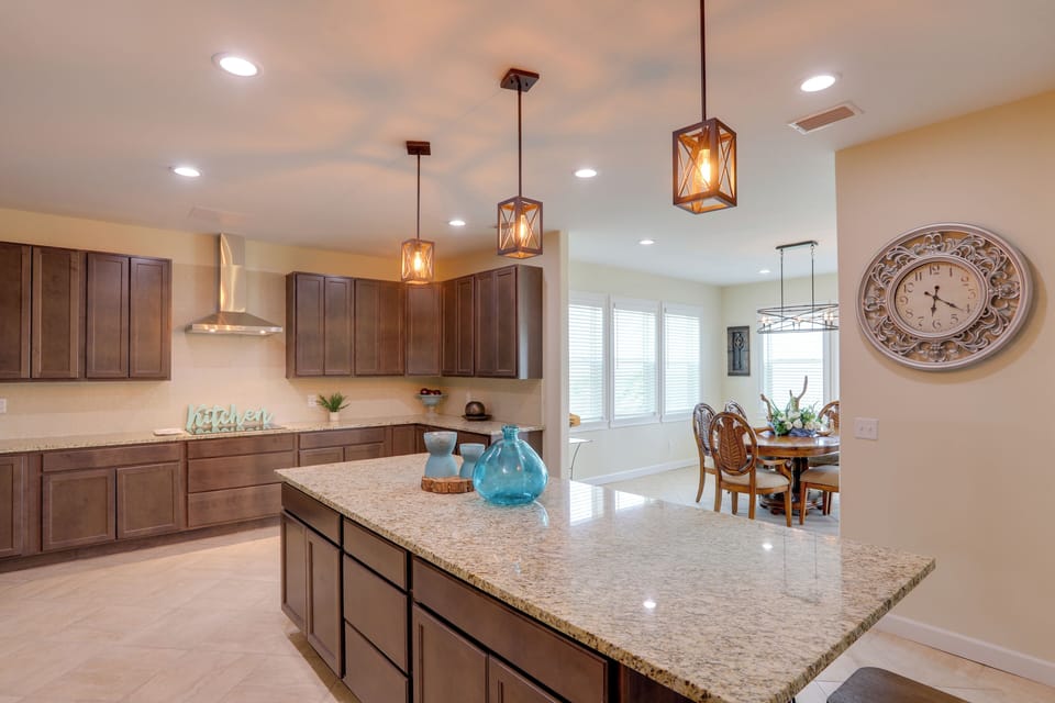 House (6 Bedrooms) | Interior