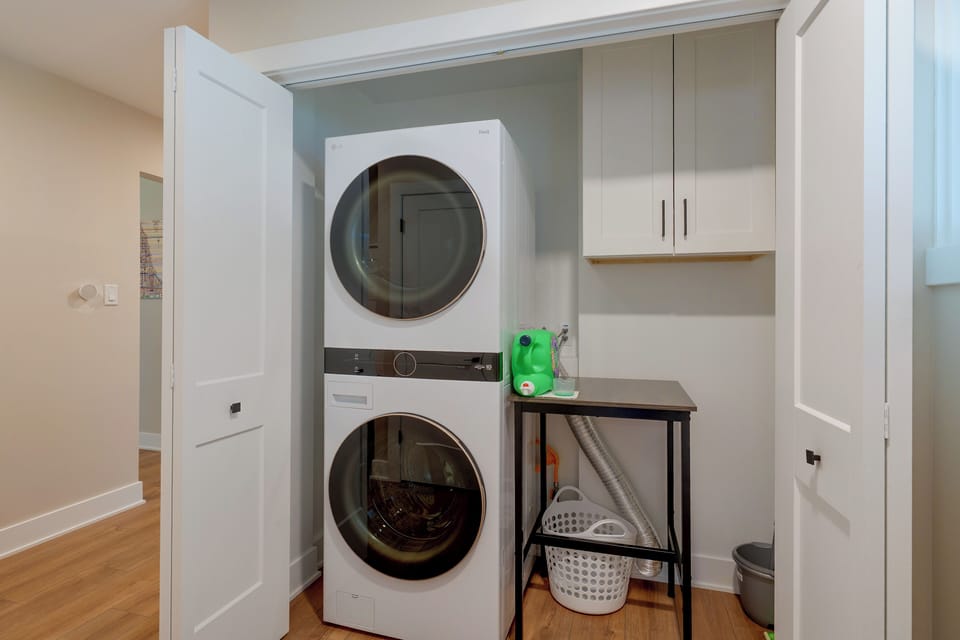 Walk to Beach! Mccullom Lake Family Getaway Cottage in Illinois