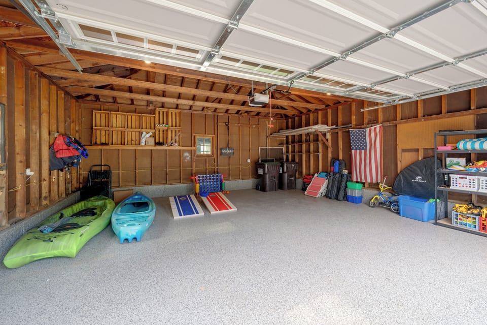 Walk to Beach! Mccullom Lake Family Getaway Cottage in Illinois