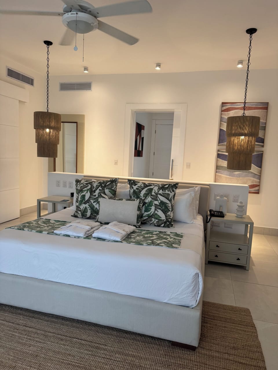 5 bedrooms, iron/ironing board, WiFi (free), bed sheets