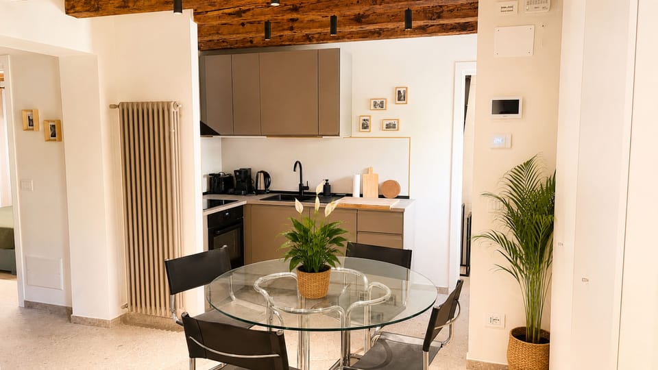 Superior Condo | Dining