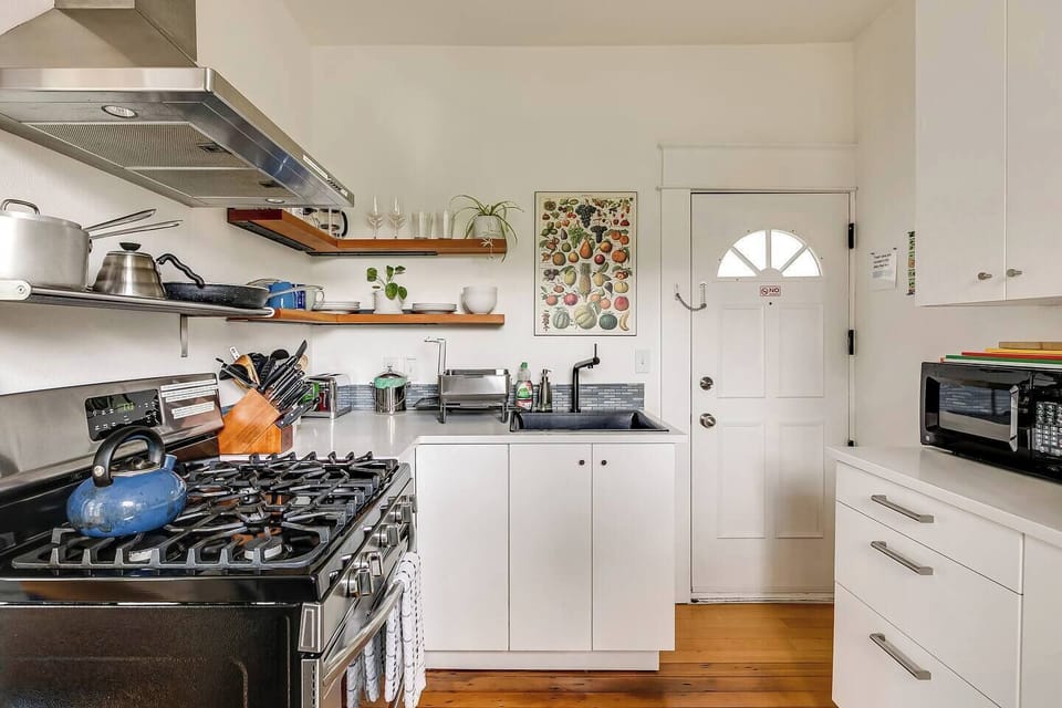 Kitchen is very well equipped for cooking meals in with a gas stove, convection oven, microwave, burr coffee grinder and variety of coffee makers, complimentary coffee, tea, cooking oils, cereal and quality knives and almost any utensil you'd want!