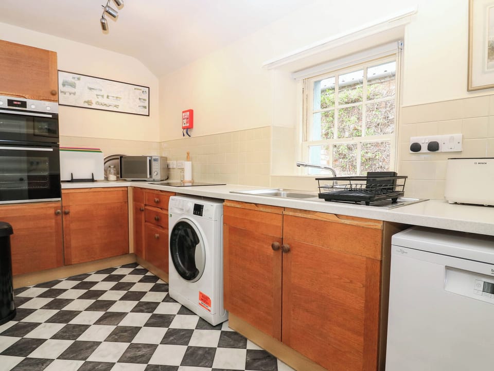 Dishwasher, cookware/dishes/utensils
