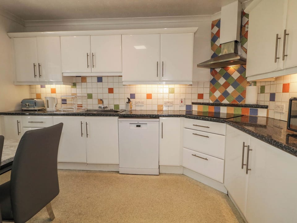Dishwasher, cookware/dishes/utensils