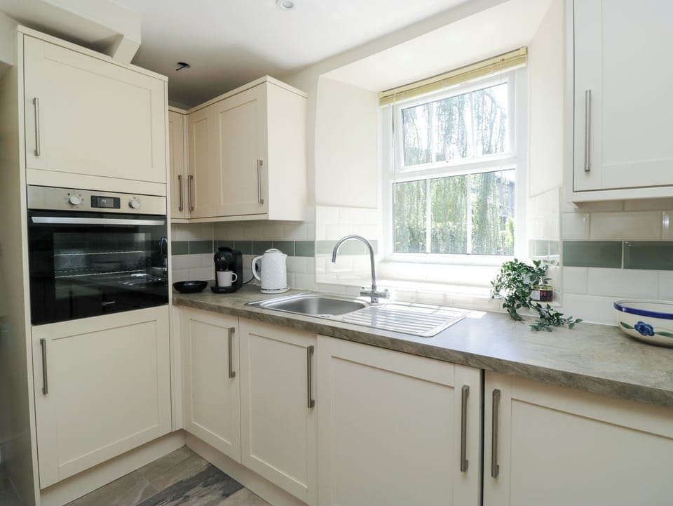 Cookware/dishes/utensils