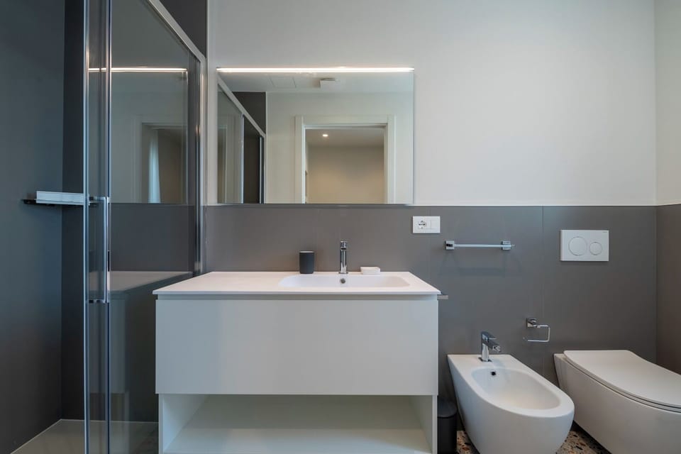 Deluxe Triple Room, City View | Bathroom | Shower, hair dryer, towels, soap