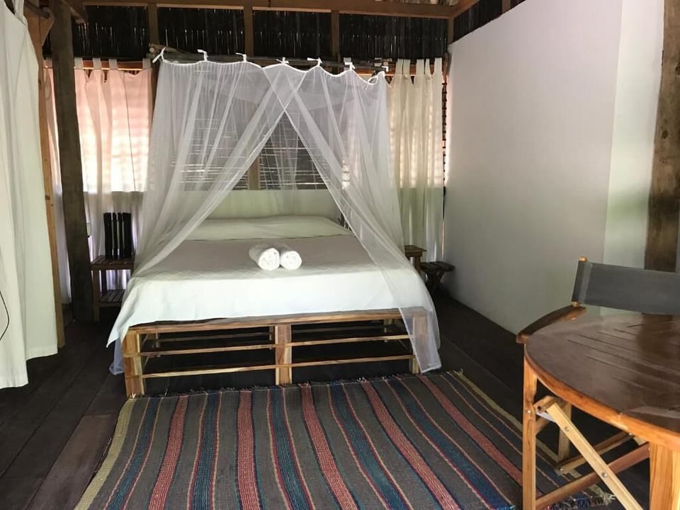 In-room safe, WiFi (free)