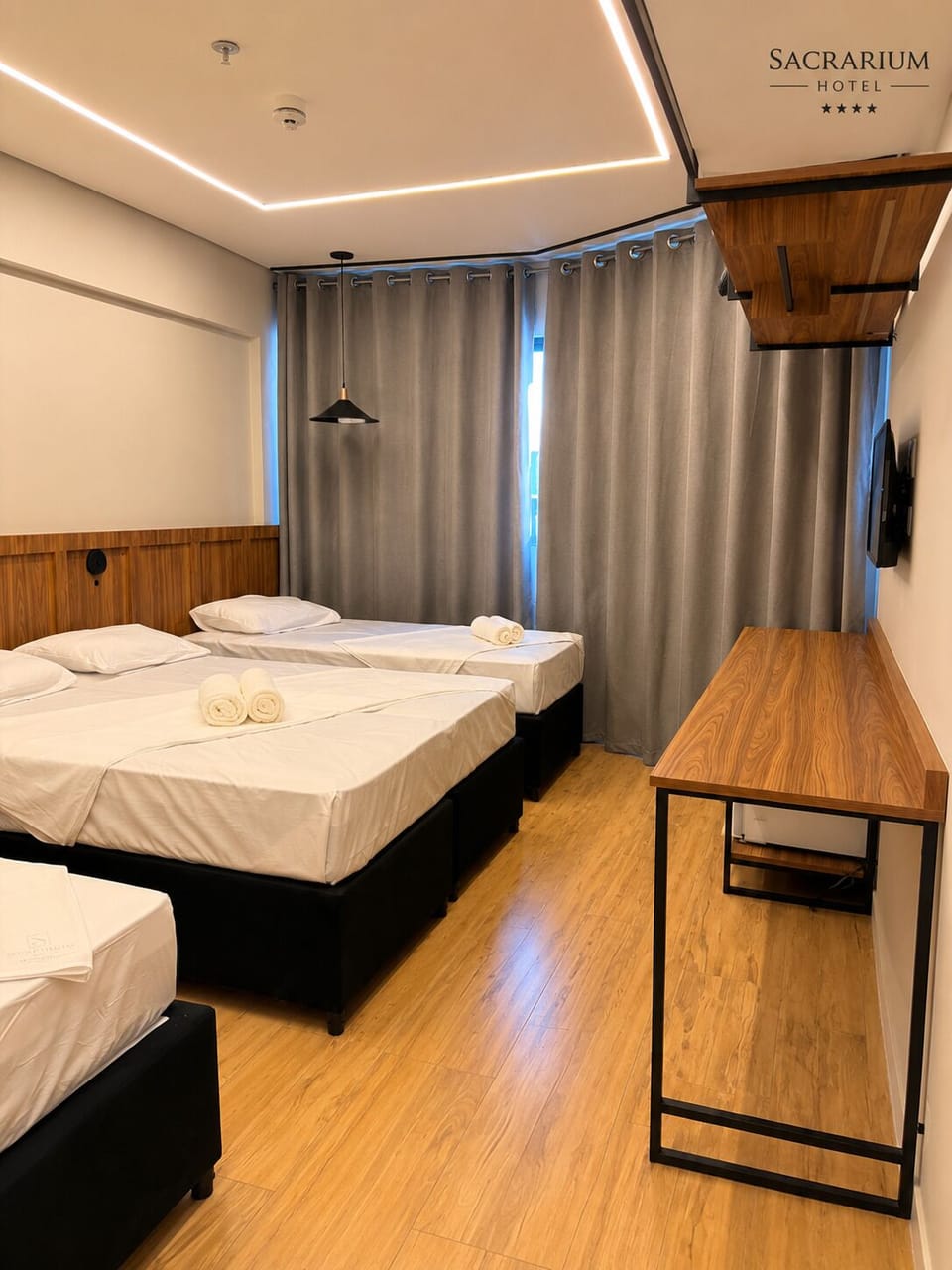 Family Quadruple Room | Laptop workspace, WiFi (free)