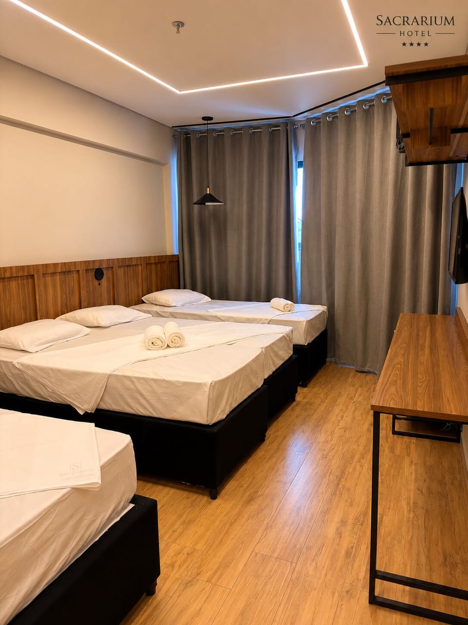 Family Quadruple Room | Laptop workspace, WiFi (free)