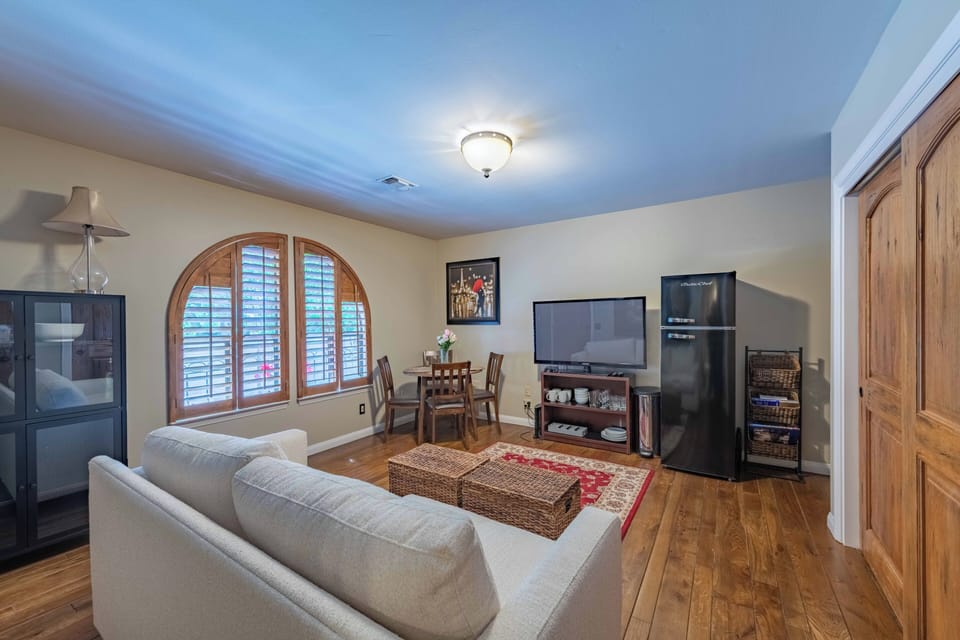 House, Multiple Beds, Pool Access, Pool View (San Antonio Estate) | Living area