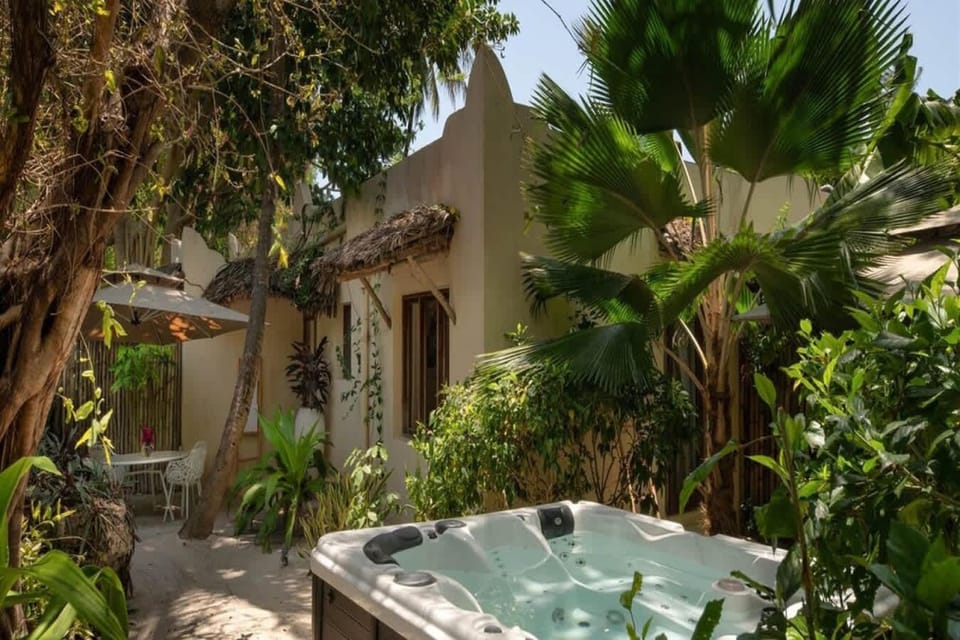 Outdoor spa tub