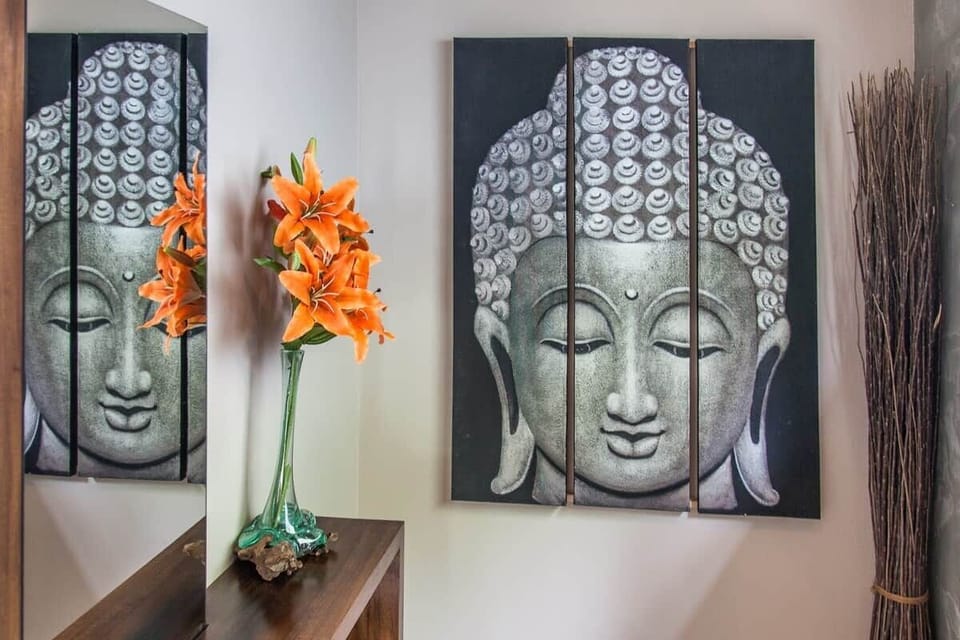 Modern and luxurious Bali-style interior decoration.
