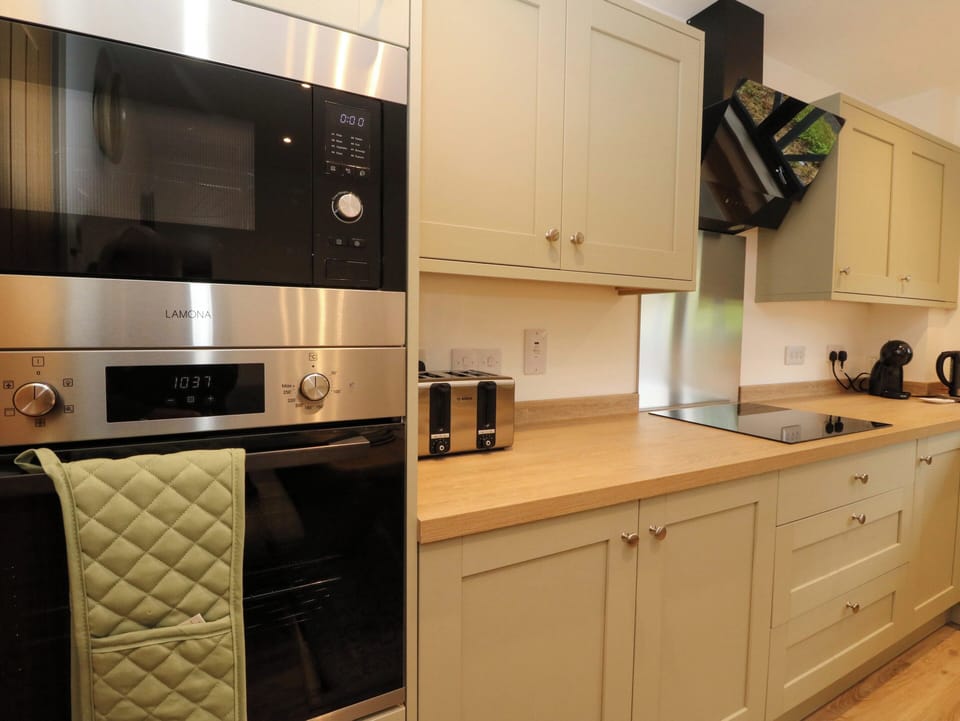 Dishwasher, cookware/dishes/utensils