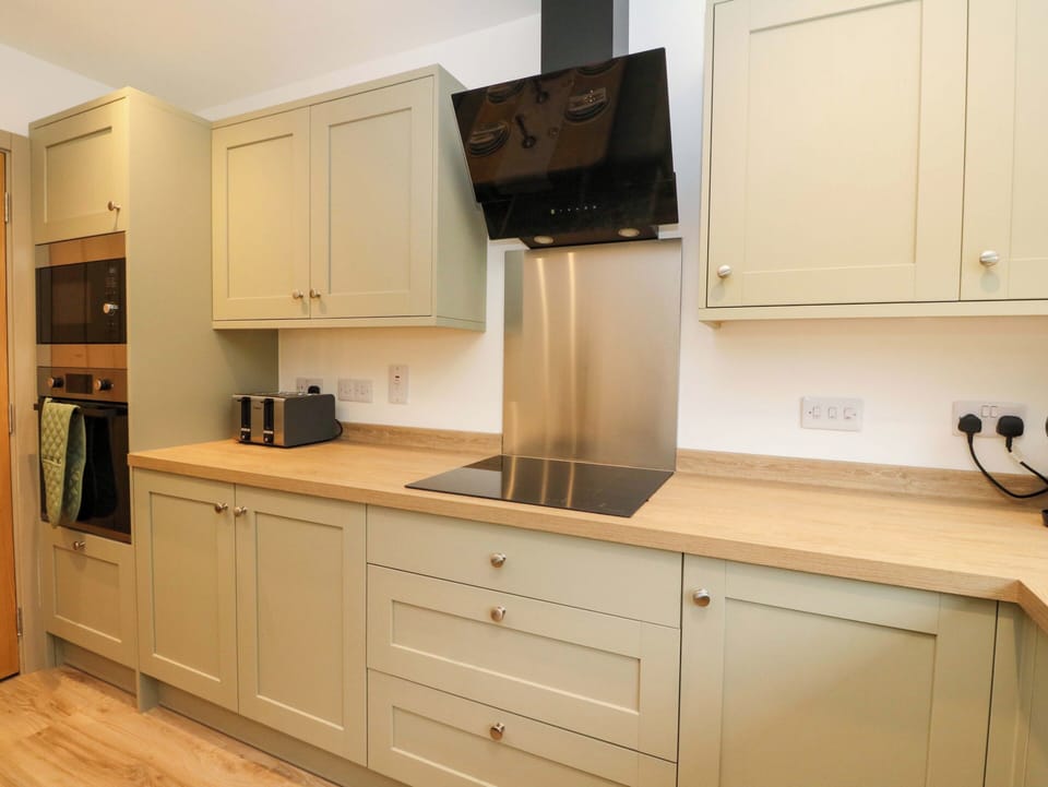 Dishwasher, cookware/dishes/utensils