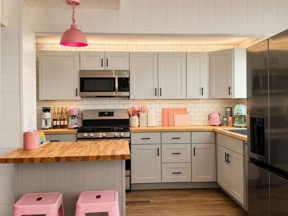 Start your mornings with coffee and end your evenings with home-cooked meals.