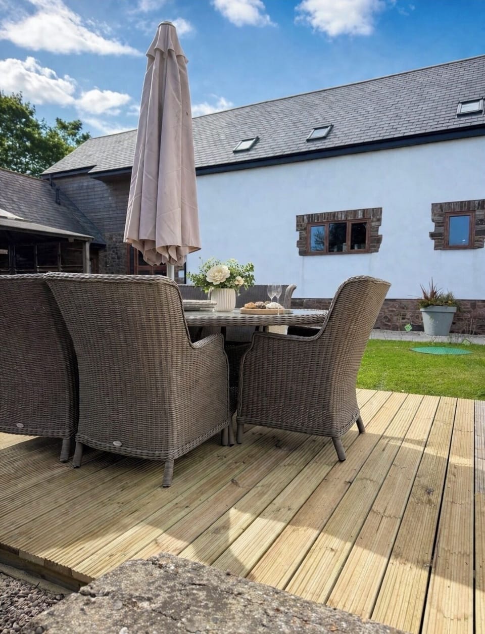 Outdoor dining