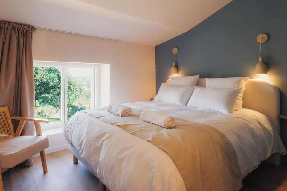 Comfort Double Room | Minibar (free items), desk