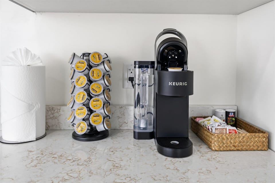 Keurig coffee machine with complimentary coffee pods