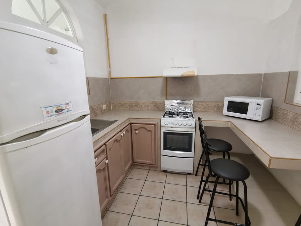 Deluxe Studio, Garden View | Private kitchenette | Fridge, microwave