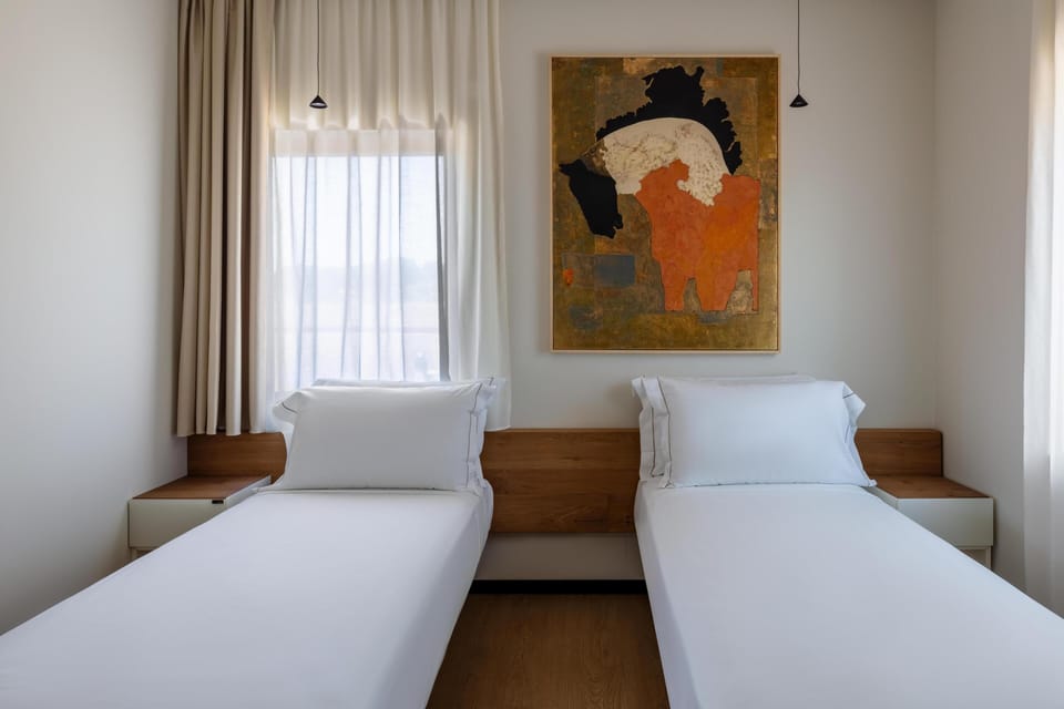 Classic Room, 2 Twin Beds, Non Smoking | WiFi (free)