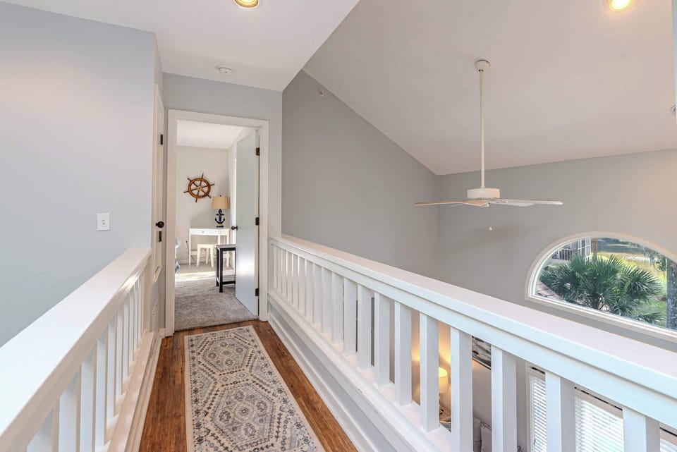 Beautiful walkway that overlooks the living room!