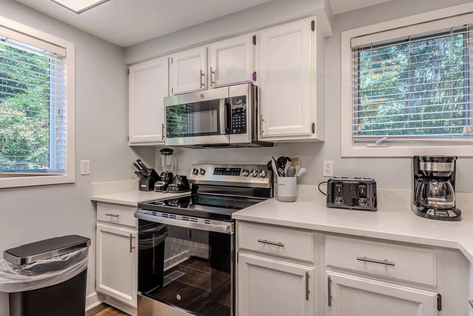 All the appliances you need in this fully stocked kitchen!