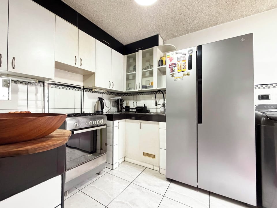 Microwave, oven, stovetop, cookware/dishes/utensils