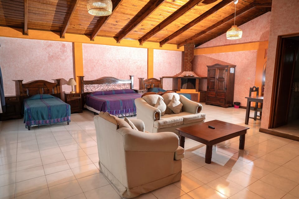 Family Room | Desk, WiFi (free), bed sheets