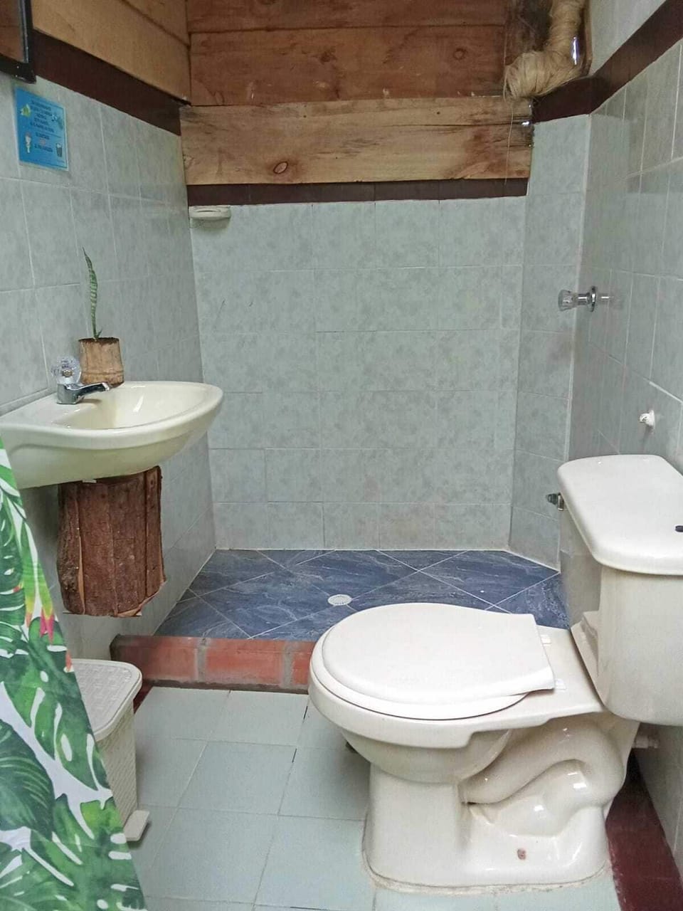 Room, 1 Bedroom | Bathroom