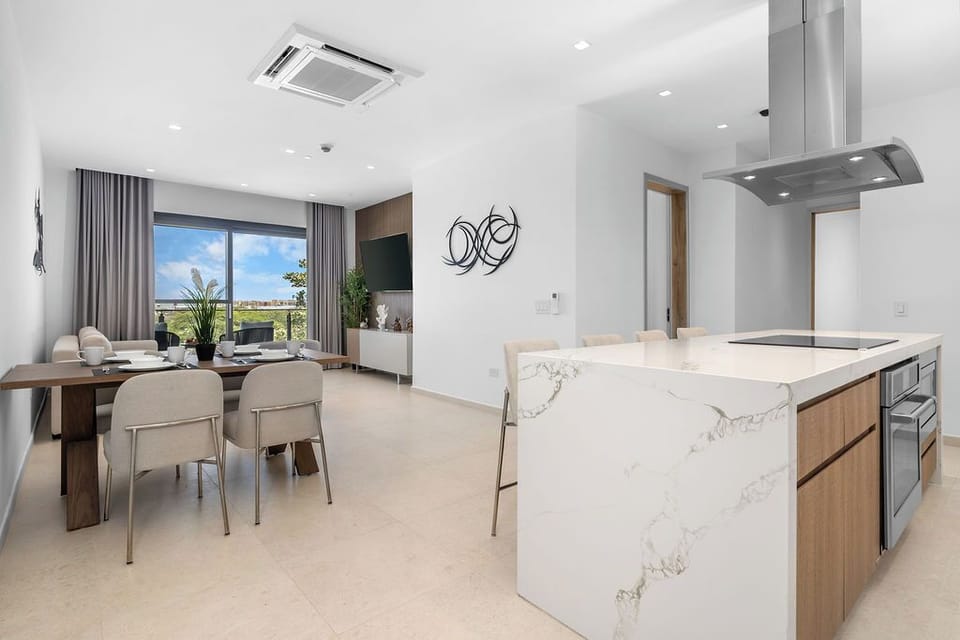 Bright, open, and made for gathering. This modern kitchen and dining space combines a marble-topped island with a light-filled dining nook — ideal for morning coffee or shared dinners.