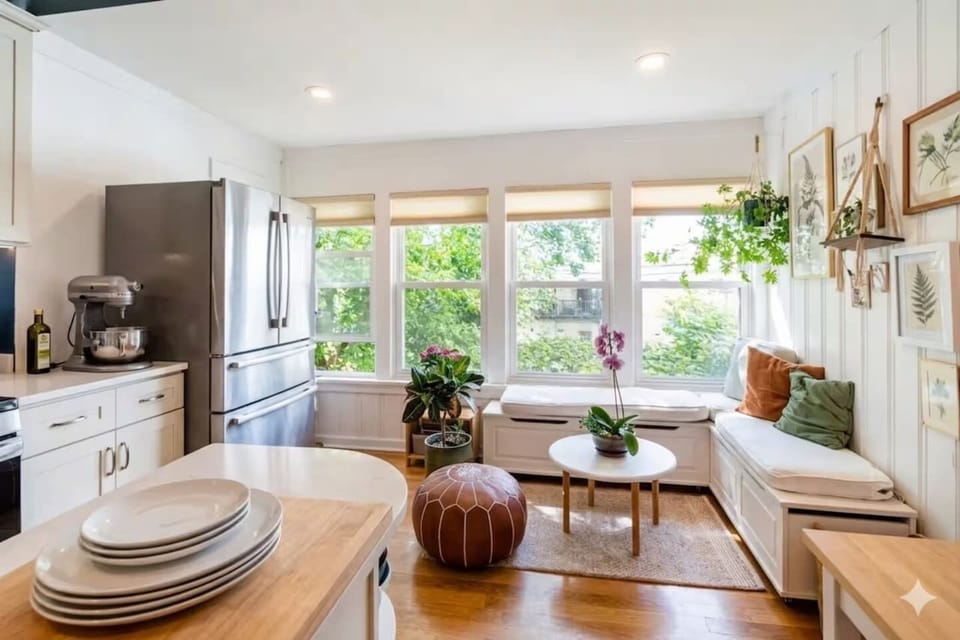 This sunny sitting area is surrounded by windows with peaceful garden views—the perfect place to sip your morning coffee, read a book, or simply relax.