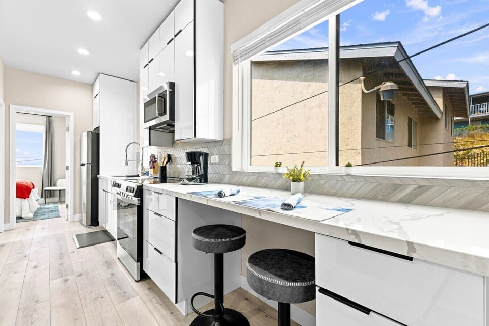 A practical kitchen with everything you need.