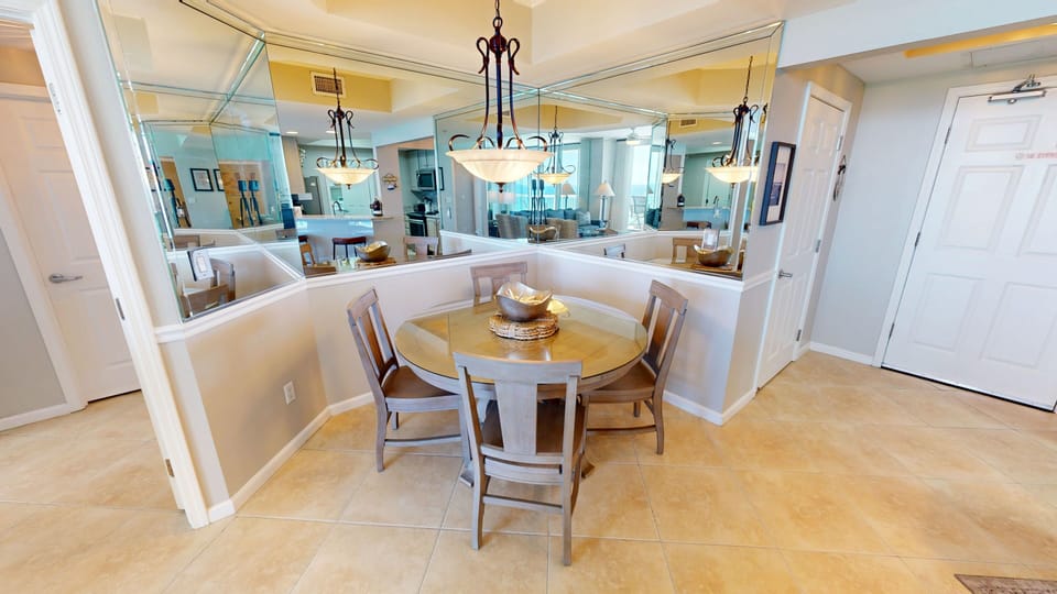 Condo, 2 Bedrooms | Dining