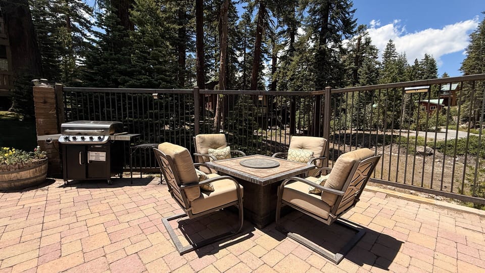 Condo, 2 Bedrooms | Outdoor dining