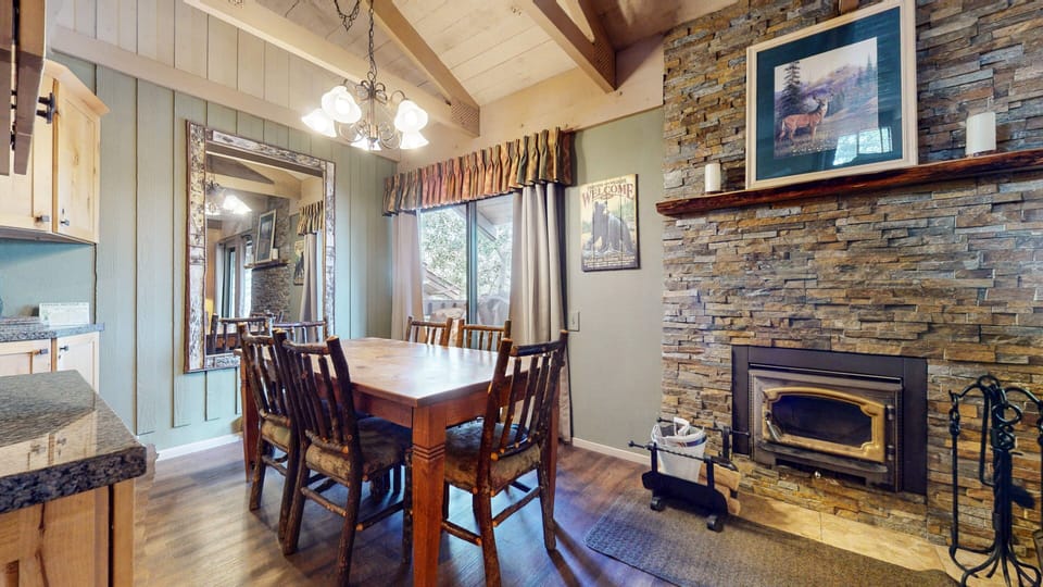 Condo, 2 Bedrooms | Dining