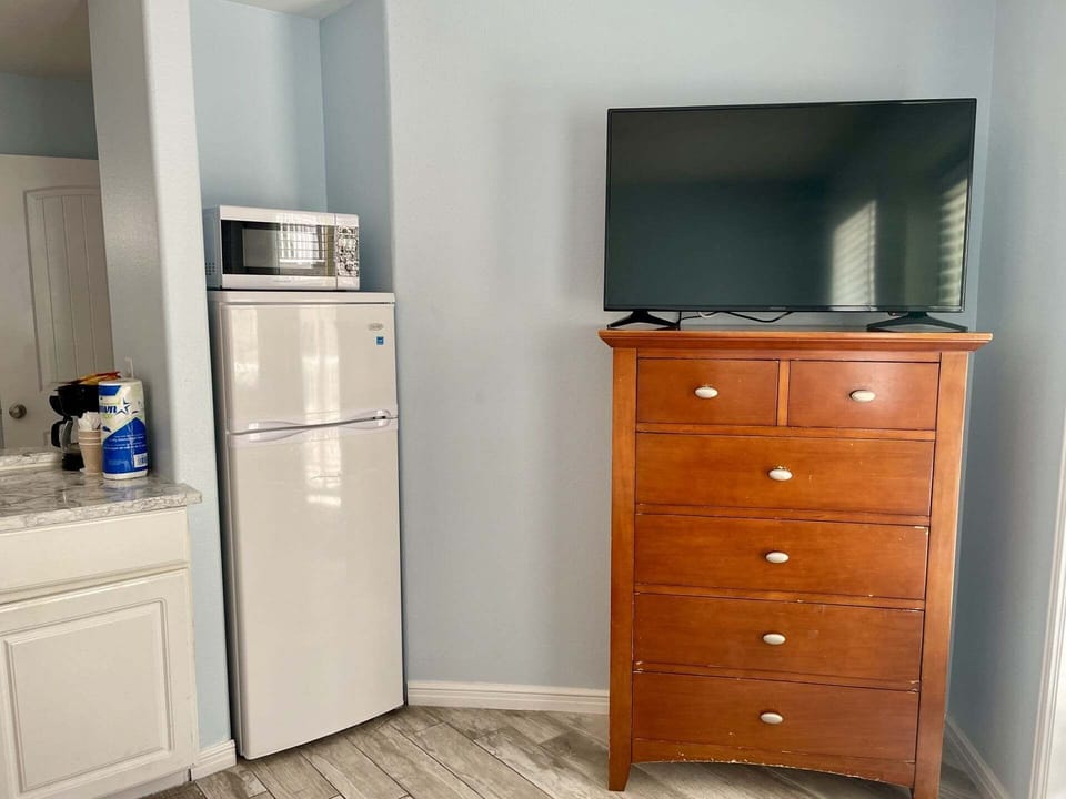 Room, 2 Bedrooms | Interior
