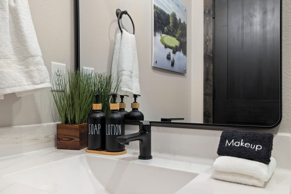 Fresh towels, a walk-in shower, and a tidy ensuite all to yourself.