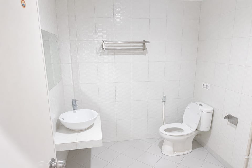 Deluxe Double Room | Bathroom | Shower, rainfall showerhead, free toiletries, bidet