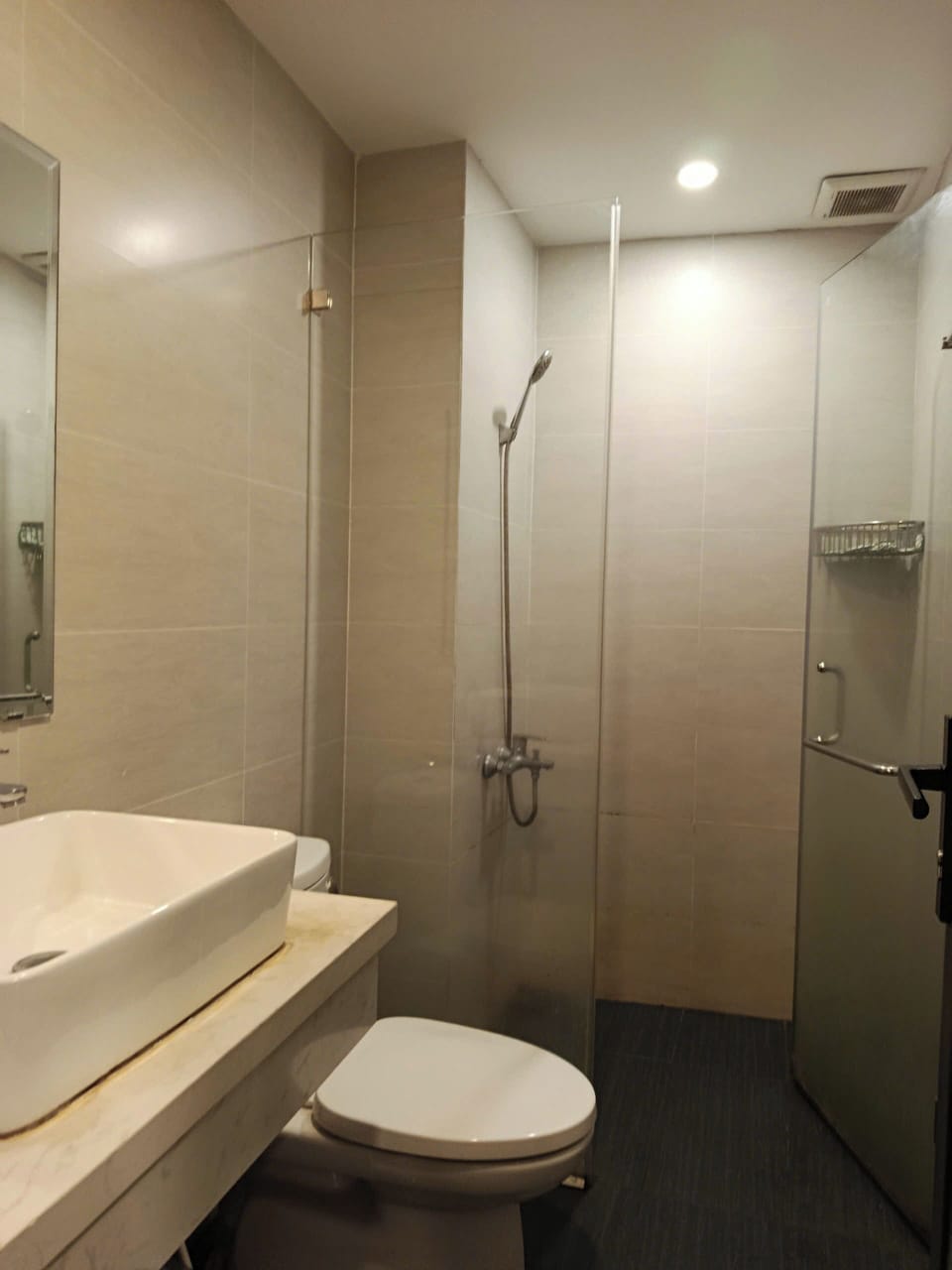 Basic Double Room | Bathroom | Free toiletries, hair dryer (on request), towels, soap