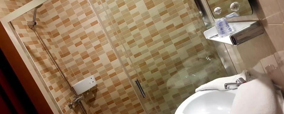 Shower, towels